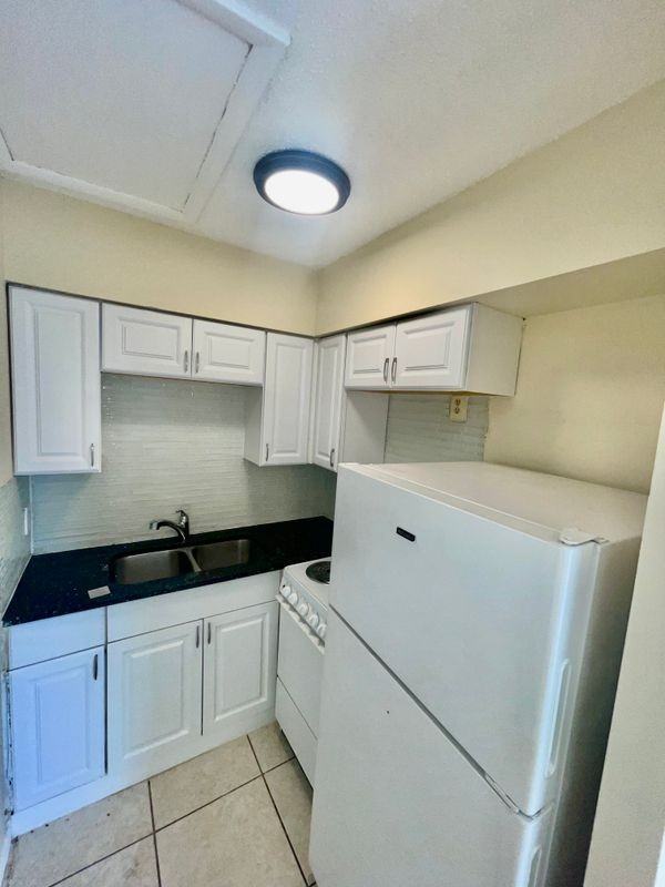 1522 S N St ##6 - Photo 3 of 8