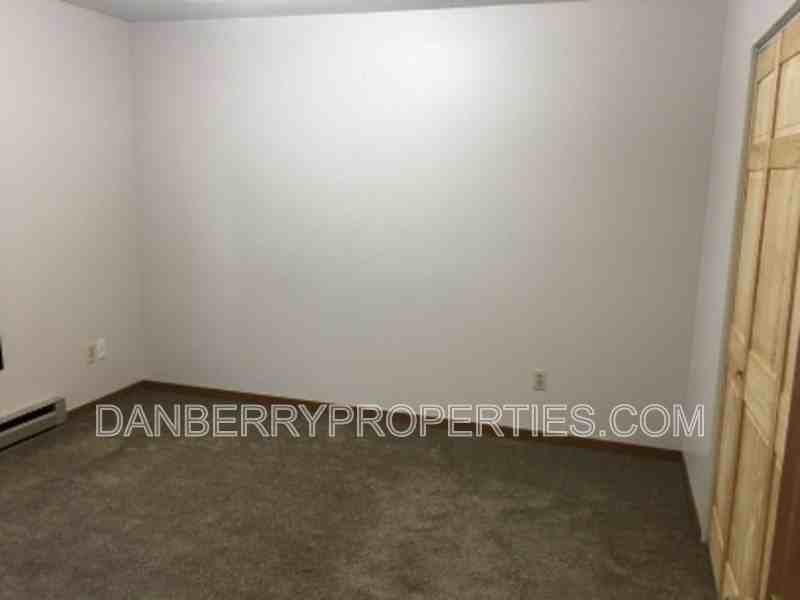 319 Frazer St - Photo 4 of 10