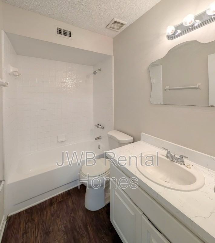 4553 Melissa Ct W - Photo 7 of 17