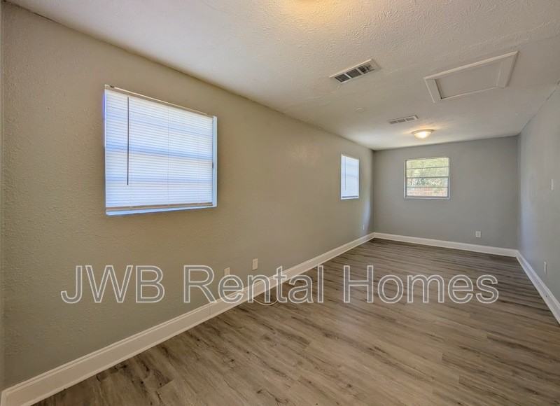 3301 Hunt St - Photo 7 of 19