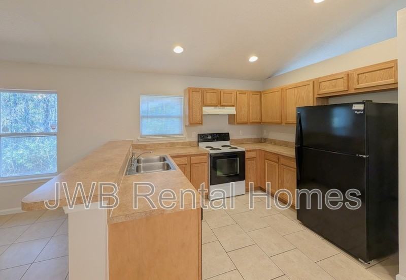 8542 Maple St - Photo 4 of 21