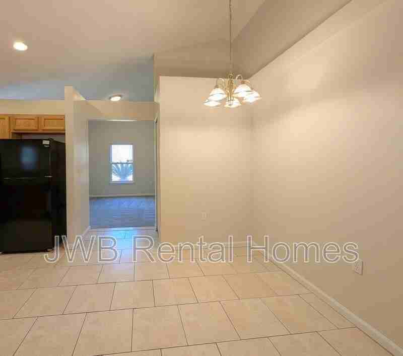 8542 Maple St - Photo 5 of 21