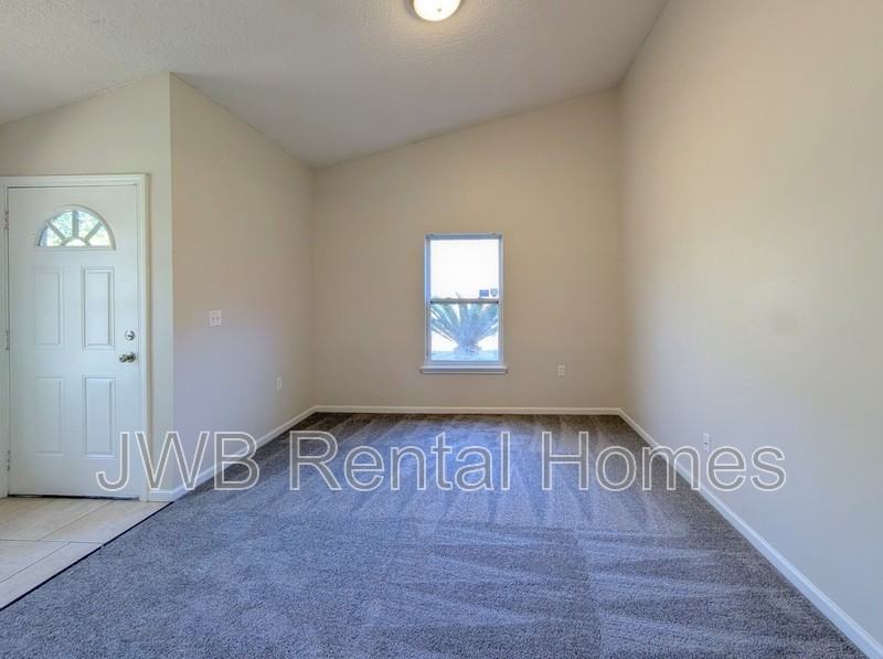 8542 Maple St - Photo 6 of 21