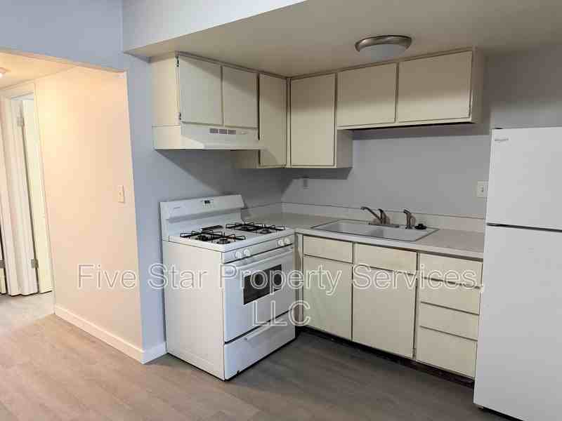 301 W Scarritt St #10 - Photo 3 of 5