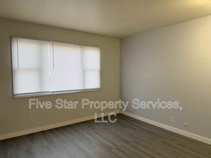 301 W Scarritt St #10 - Photo 4 of 5