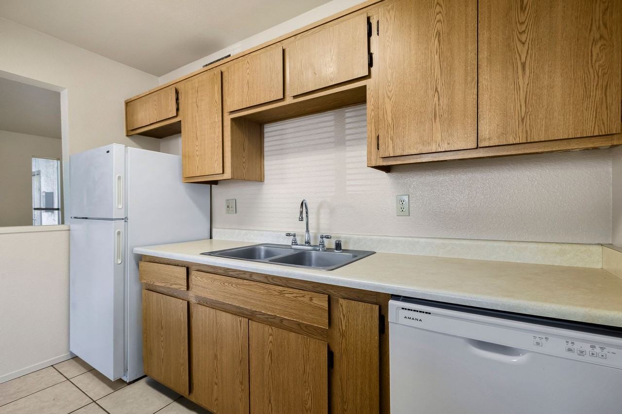 0959 - Lassen View Apartments - Photo 6 of 23