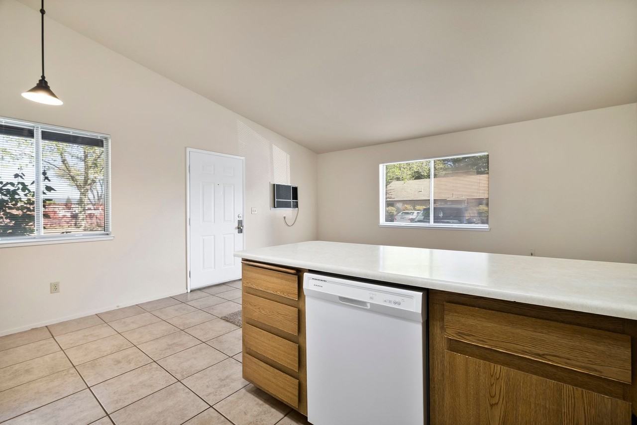 0959 - Lassen View Apartments - Photo 5 of 50