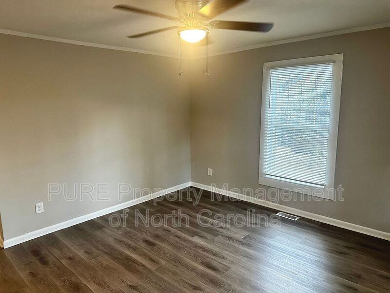 411 W 10th St - Photo 5 of 29