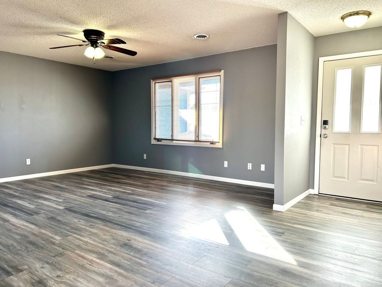 401 Shetland St - Photo 3 of 18