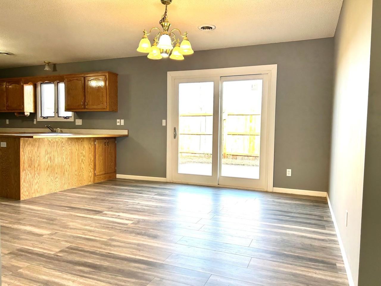 401 Shetland St - Photo 5 of 18