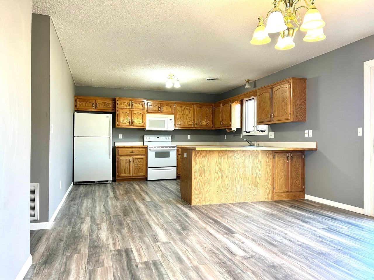 401 Shetland St - Photo 6 of 18