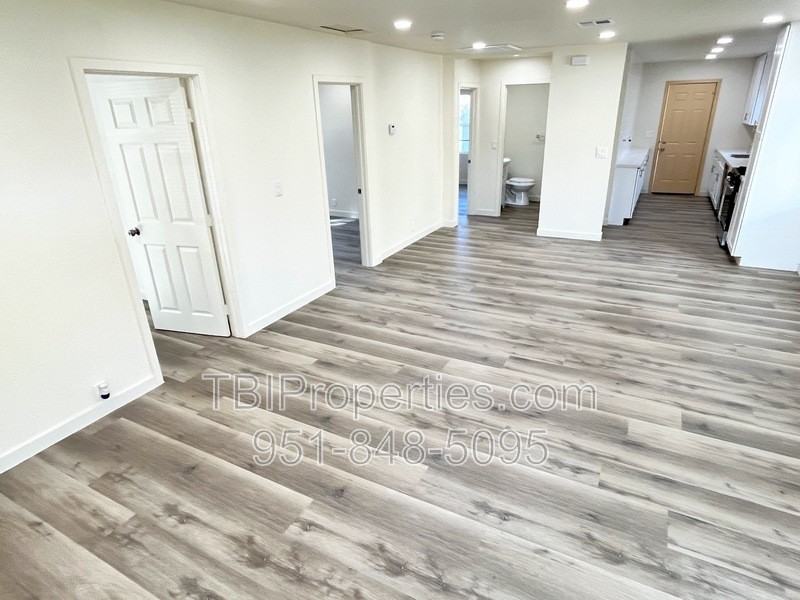 5769 Eugene St - Photo 3 of 26