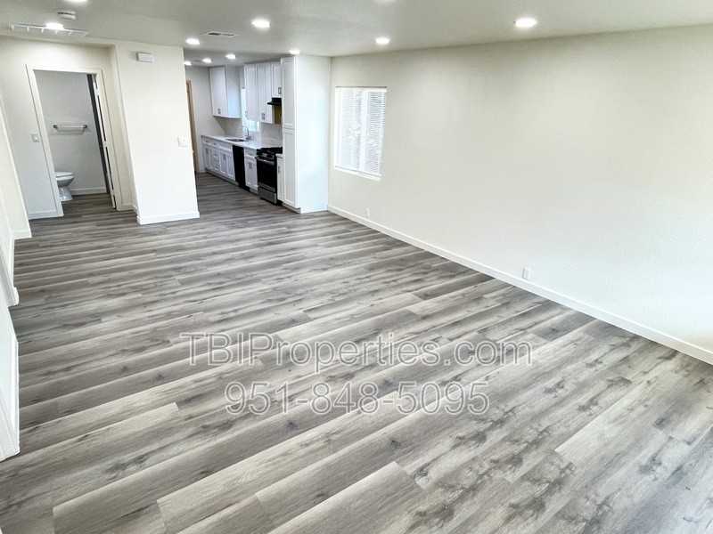 5769 Eugene St - Photo 4 of 26