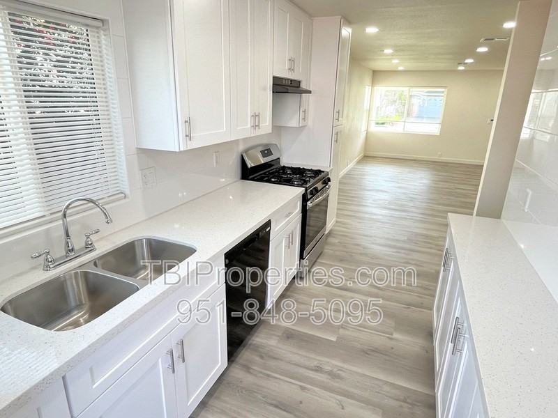 5769 Eugene St - Photo 6 of 26