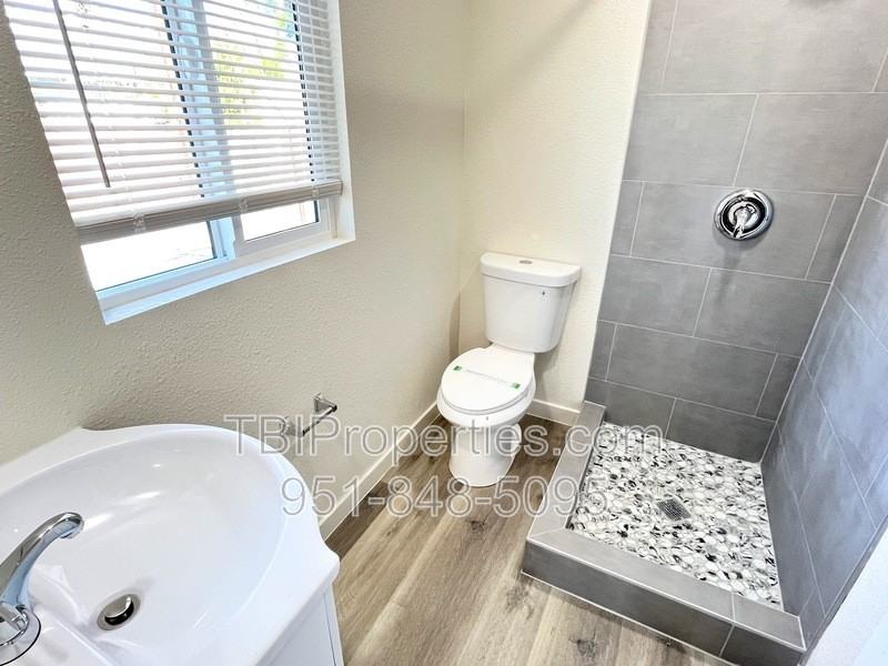 5769 Eugene St - Photo 7 of 26