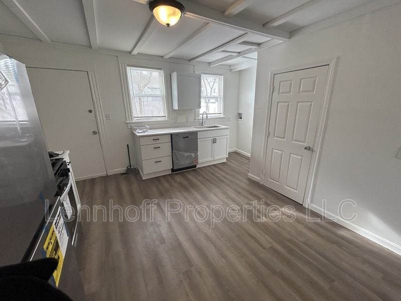 27 Hilton St - Photo 3 of 17