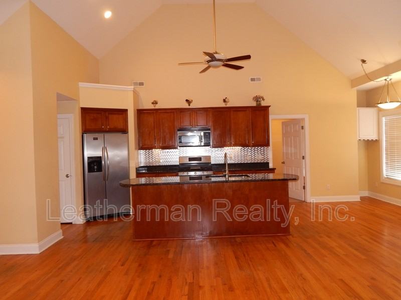 441 Sterling Dr - Photo 3 of 11