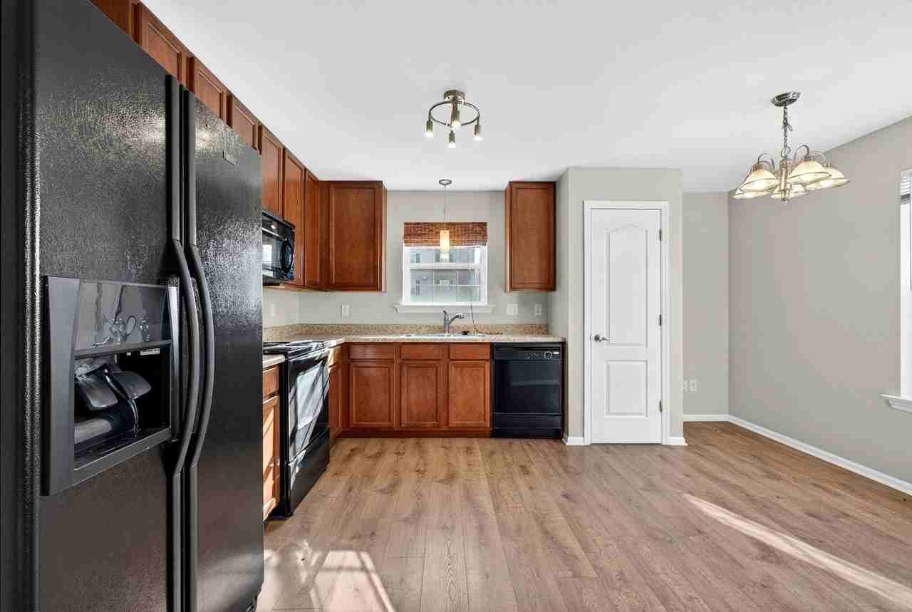 3113 Welsh Dr - Photo 3 of 31