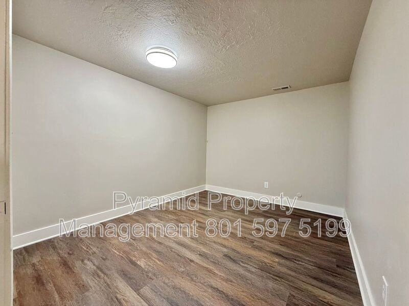 250 Nw - Photo 7 of 21