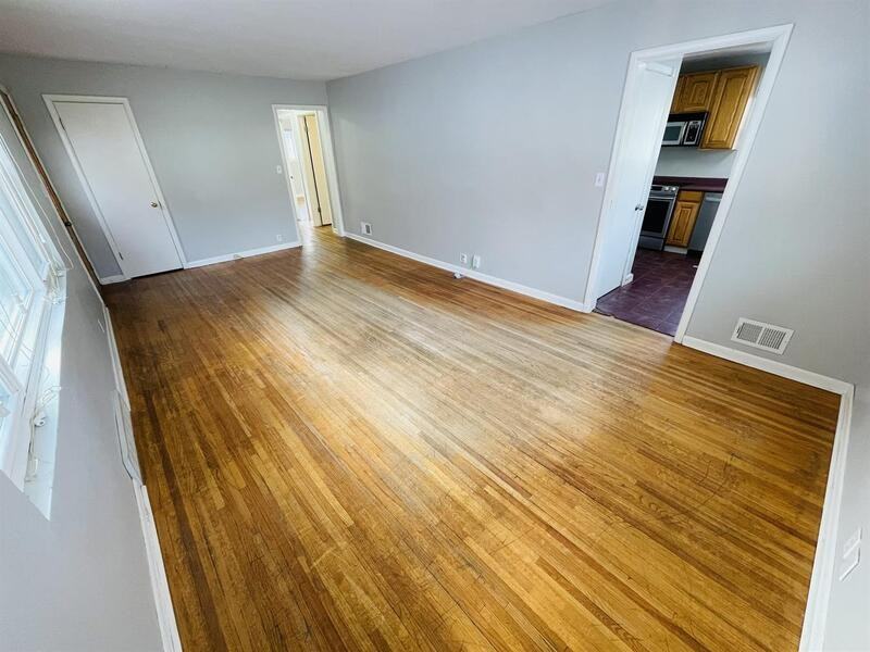 5624 Lake St - Photo 3 of 12