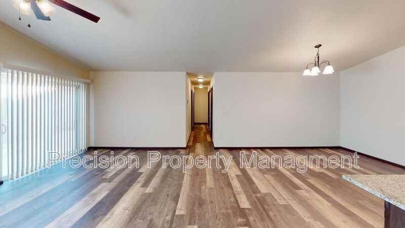 571 Westwind Rd - Photo 5 of 12