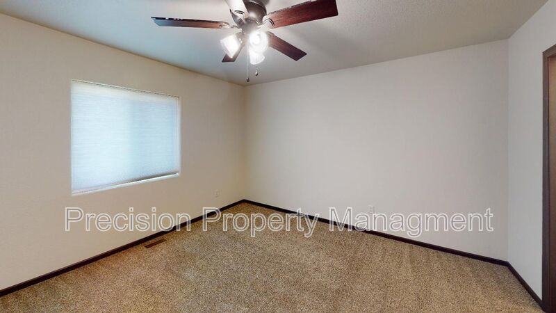 571 Westwind Rd - Photo 6 of 12