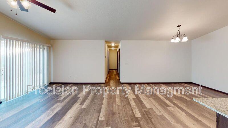 559 Westwind Rd - Photo 5 of 12