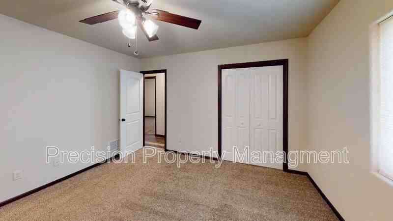 559 Westwind Rd - Photo 7 of 12