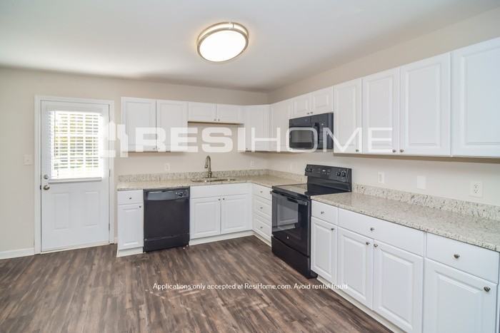 108 Lockport Dr - Photo 2 of 25