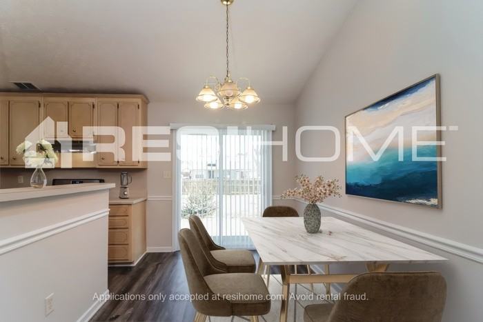 722 Kaylors Mdw - Photo 4 of 18