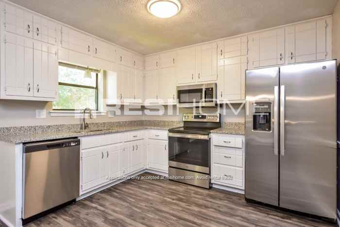 3106 Chippewa Dr - Photo 2 of 24