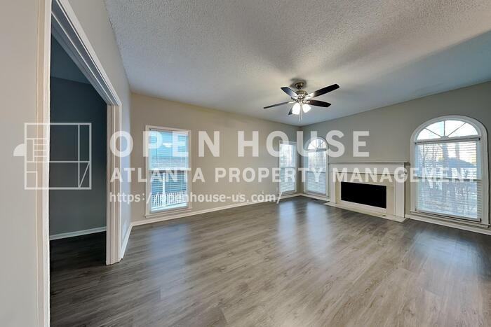 1717 Victoria Way Nw - Photo 4 of 21