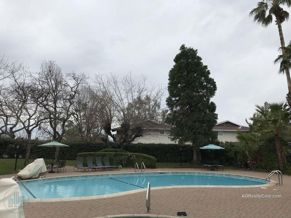 Shasta Villa Apartments - Photo 7 of 28