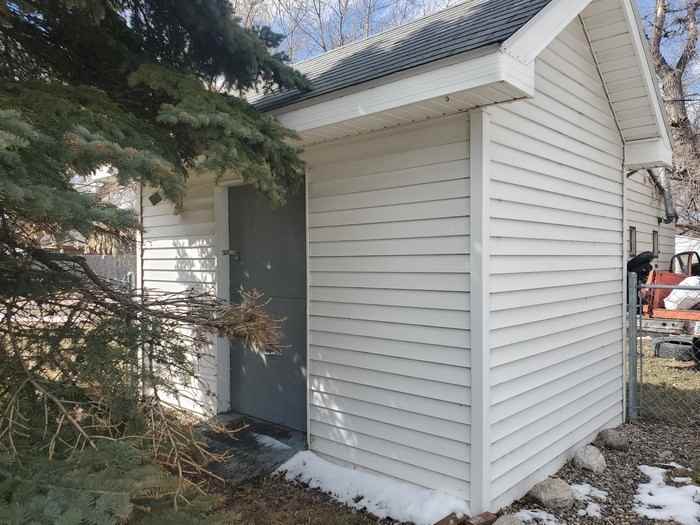 301 Leonard Ave - Photo 5 of 21