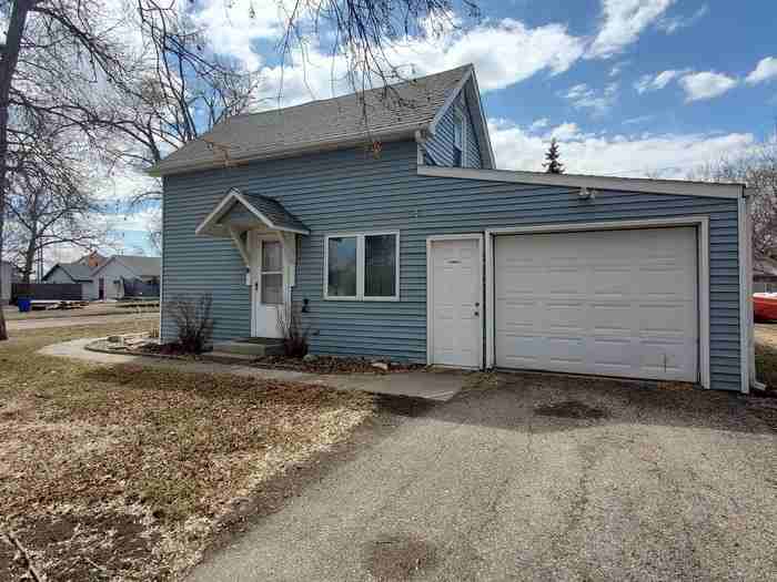 301 Leonard Ave - Photo 5 of 19