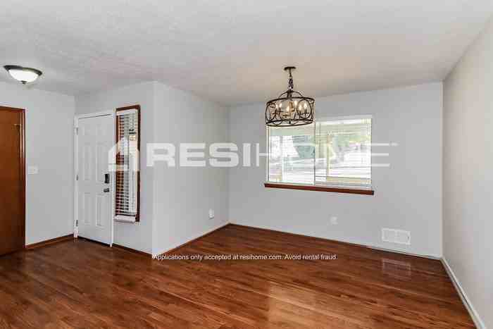 3041 Carmel Dr - Photo 7 of 20