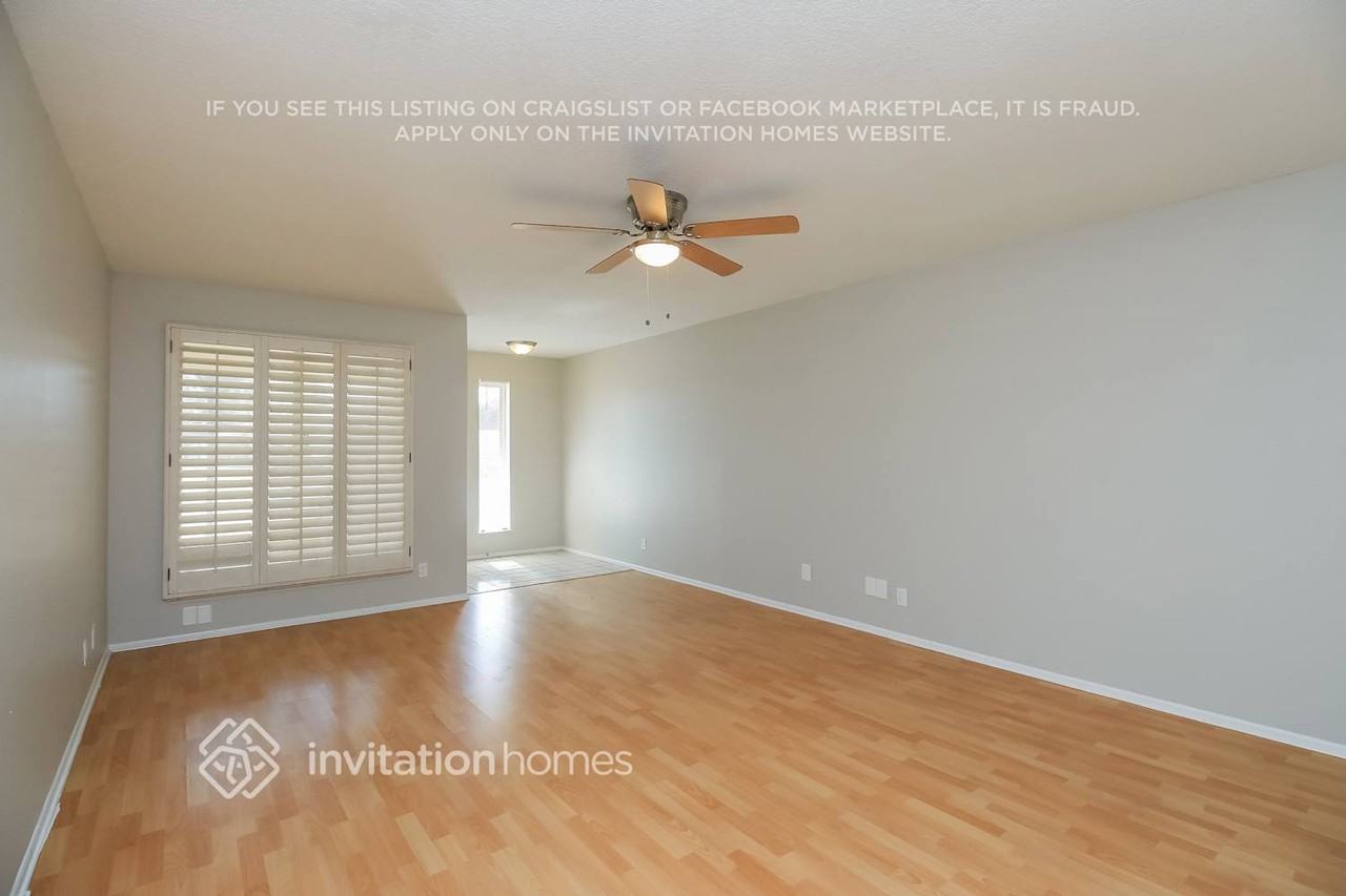 2122 E Frye Rd - Photo 2 of 15