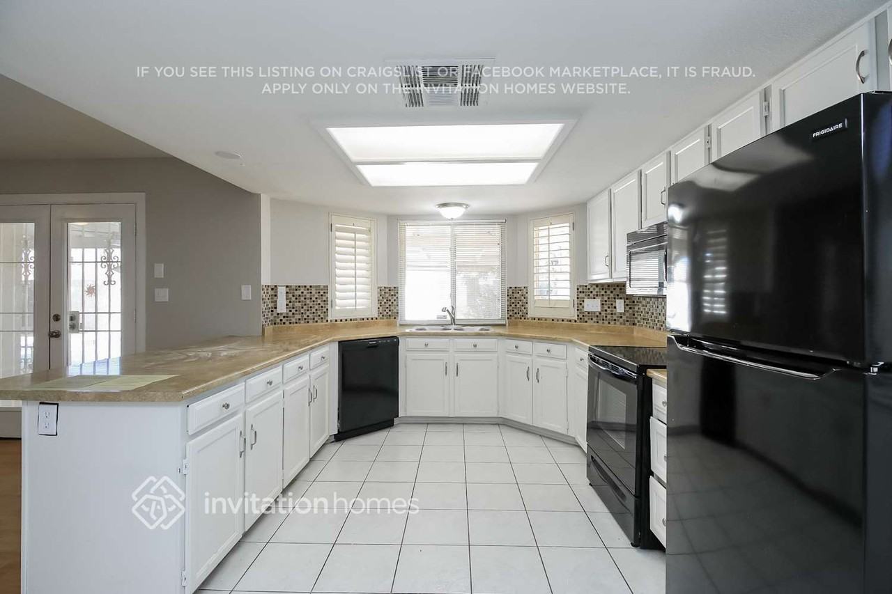 2122 E Frye Rd - Photo 6 of 15