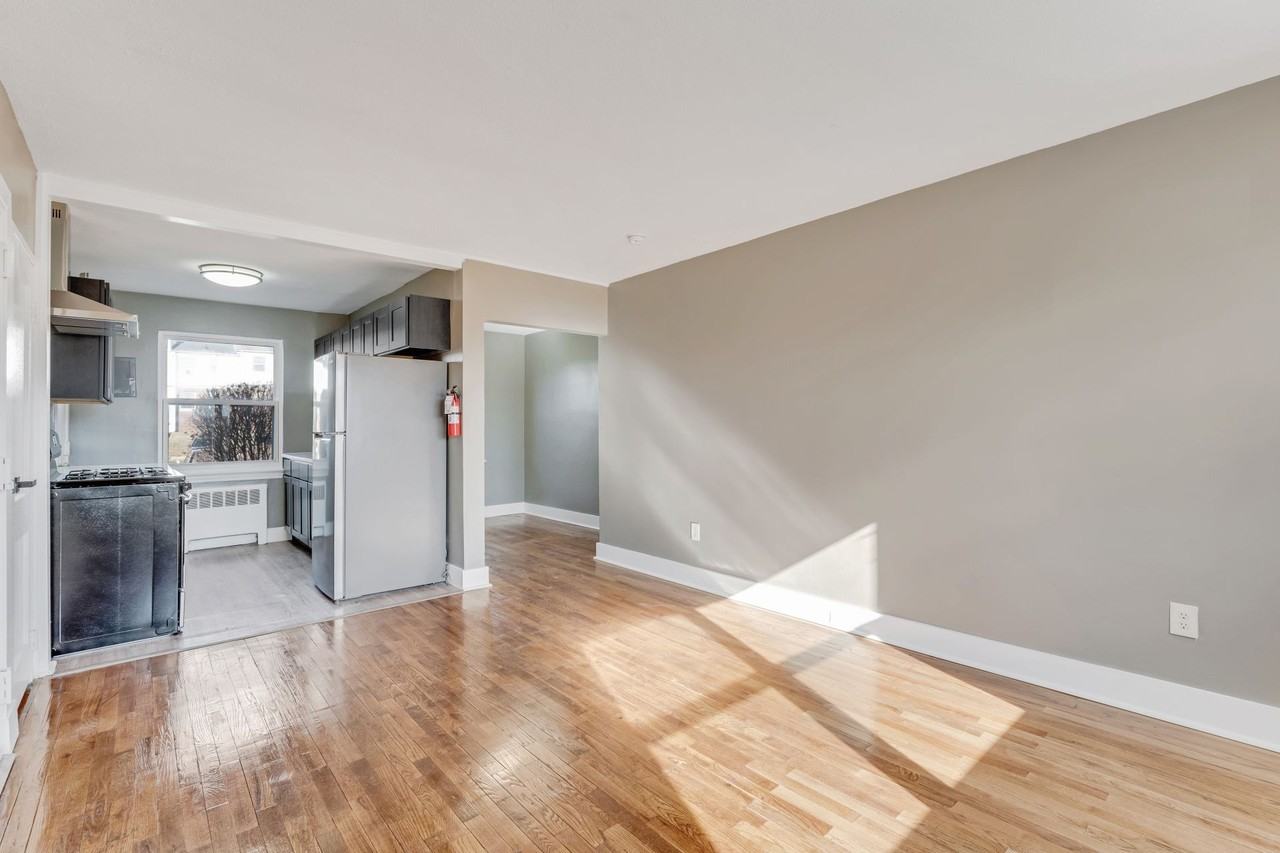 Pleasant Harbor Apartments - Photo 4 of 9