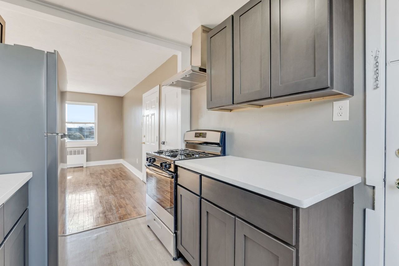 Pleasant Harbor Apartments - Photo 5 of 9