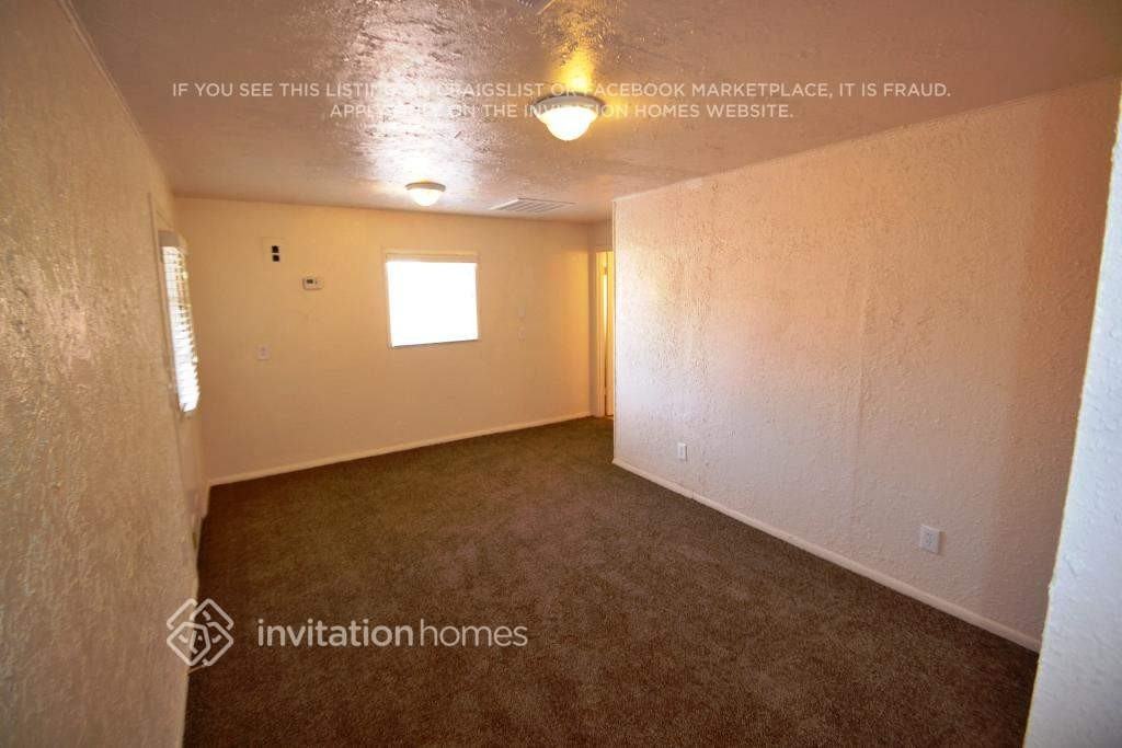 9009 N 56th Ave - Photo 2 of 14