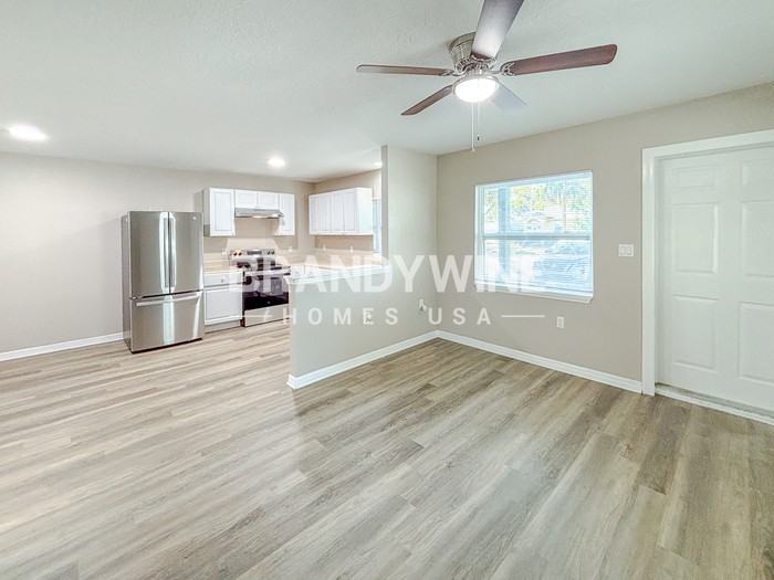 2911 6th Ave S - Photo 3 of 21