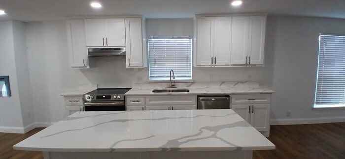 4804 Avenue G - Photo 2 of 24