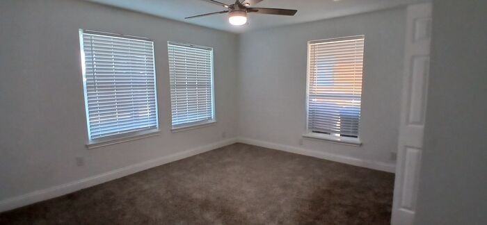 4804 Avenue G - Photo 3 of 24