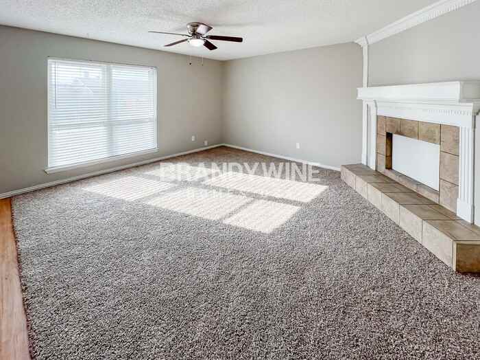 553 Edwards Dr - Photo 3 of 22