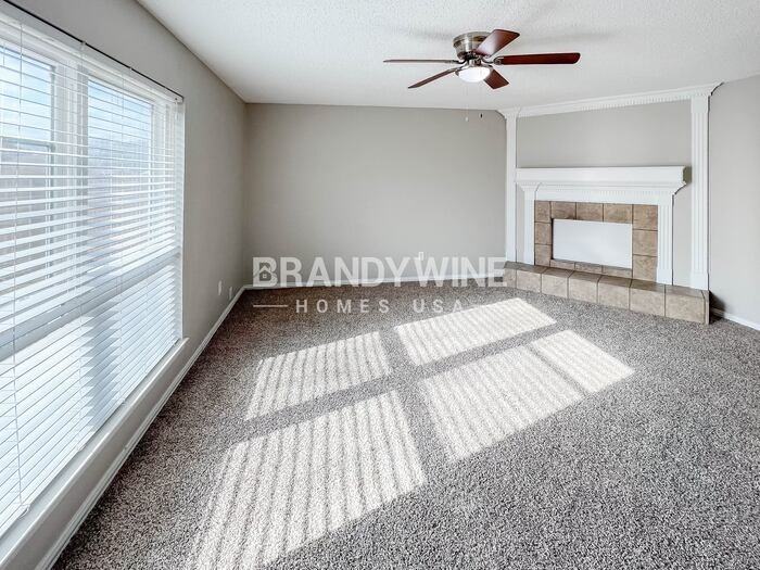 553 Edwards Dr - Photo 4 of 22