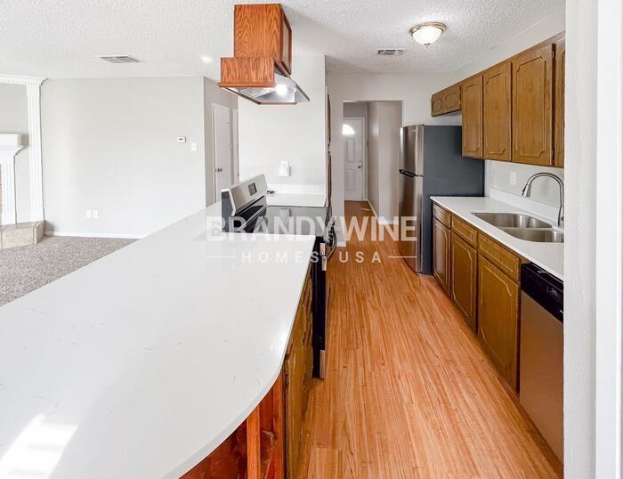 553 Edwards Dr - Photo 6 of 22