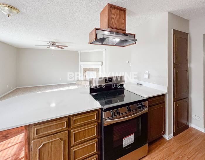 553 Edwards Dr - Photo 7 of 22