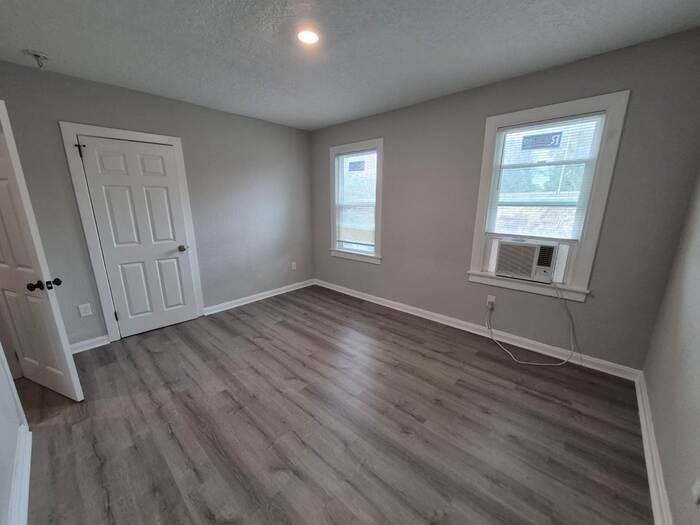 519 W 19th St - Photo 6 of 8