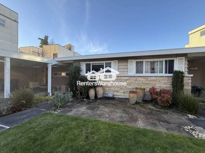 5015 44th Ave Ne - Photo 2 of 36